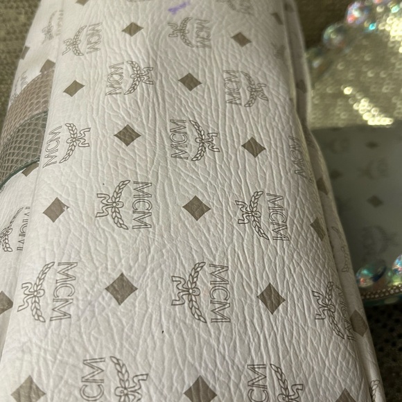 MCM Visetos Princess Lion Tote Bag w/COA Approx. 14 x 11 x 5.5 - Picture 9 of 17